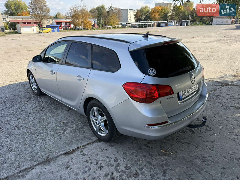 Універсал Opel Astra 2013 в Ладижині