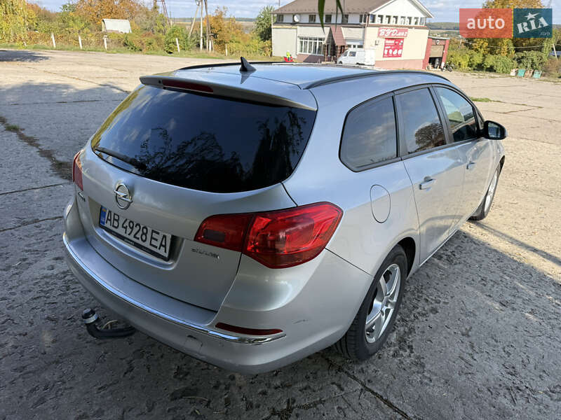 Універсал Opel Astra 2013 в Ладижині