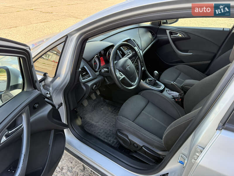 Універсал Opel Astra 2013 в Ладижині