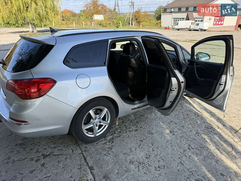 Універсал Opel Astra 2013 в Ладижині