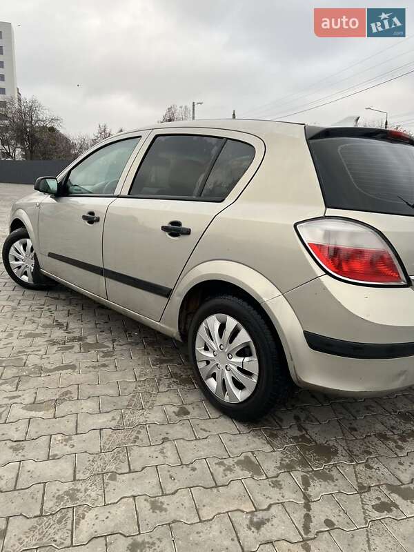 Хэтчбек Opel Astra 2006 в Полтаве
