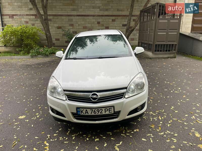 Седан Opel Astra 2012 в Киеве фото 4 Седан Opel Astra 2012 в Киеве