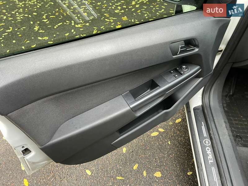 Седан Opel Astra 2012 в Киеве фото 9 Седан Opel Astra 2012 в Киеве