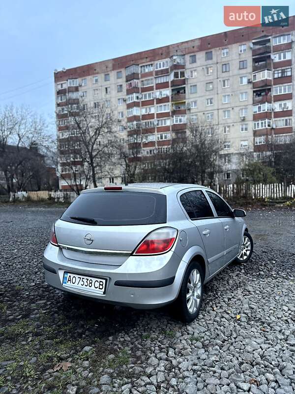 Хетчбек Opel Astra 2006 в Мукачевому
