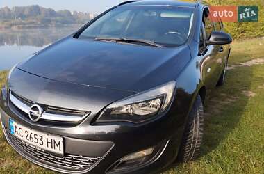 Универсал Opel Astra 2014 в Нововолынске