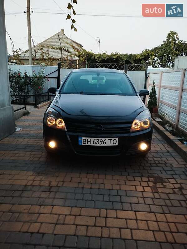 Хэтчбек Opel Astra 2005 в Белгороде-Днестровском фото Хэтчбек Opel Astra 2005 в Белгороде-Днестровском