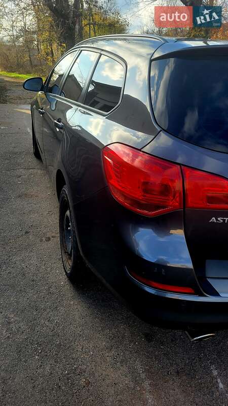 Универсал Opel Astra 2012 в Кривом Роге