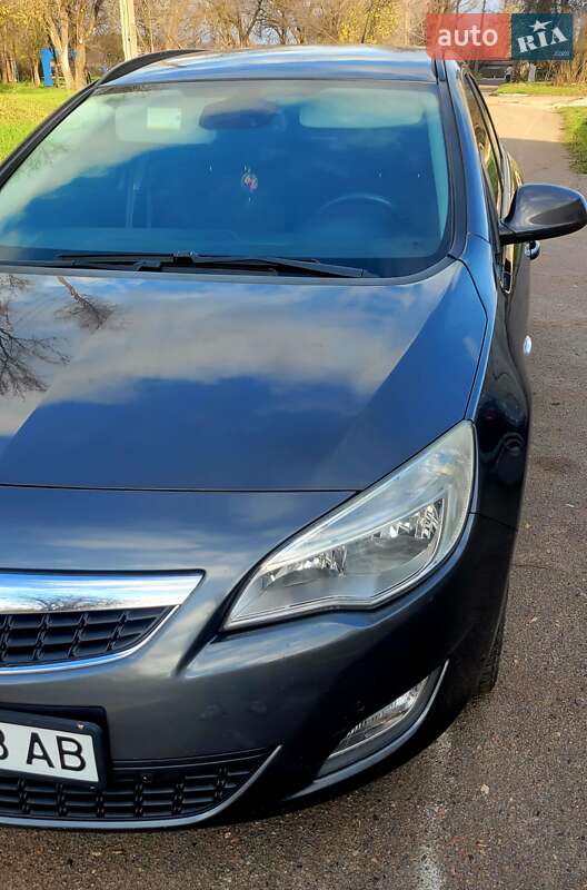 Универсал Opel Astra 2012 в Кривом Роге