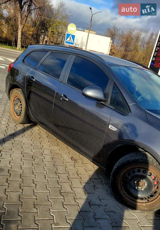 Универсал Opel Astra 2012 в Кривом Роге