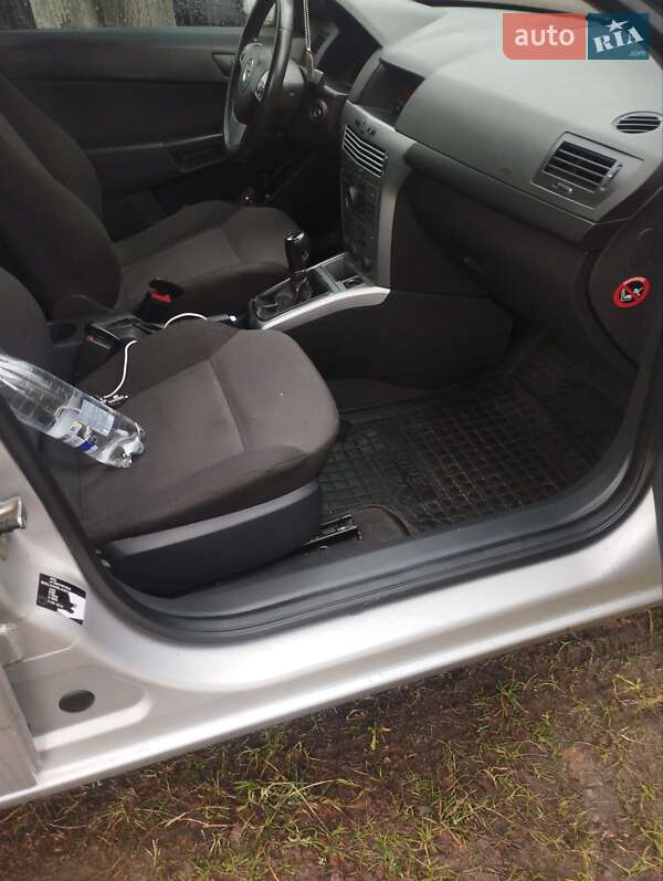 Хэтчбек Opel Astra 2012 в Малине