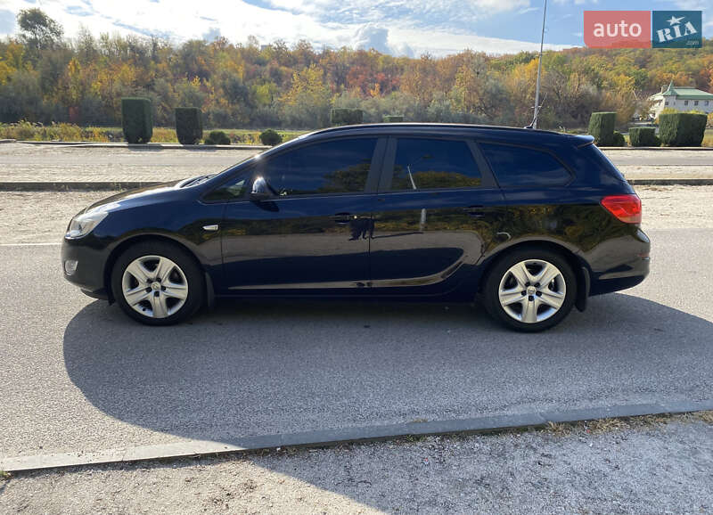 Универсал Opel Astra 2011 в Днепре