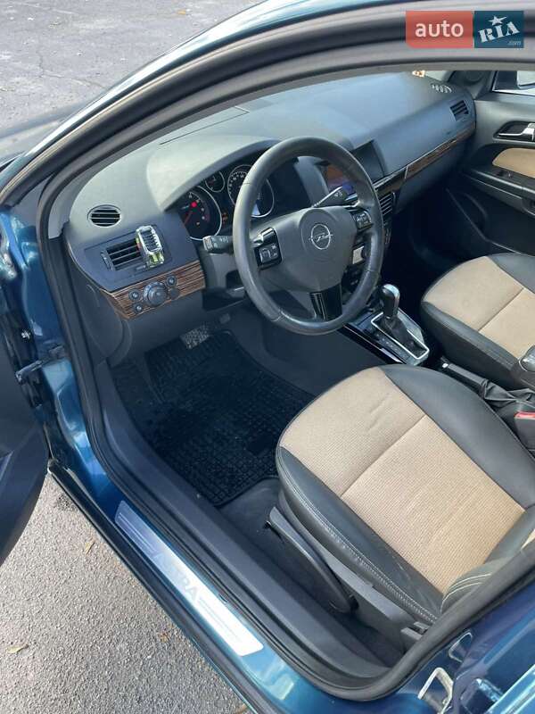 Универсал Opel Astra 2007 в Волочиске