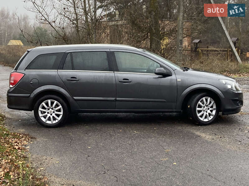 Универсал Opel Astra 2009 в Полтаве