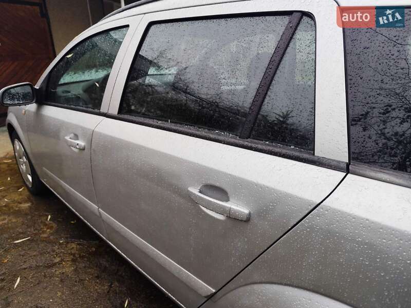 Универсал Opel Astra 2005 в Надворной