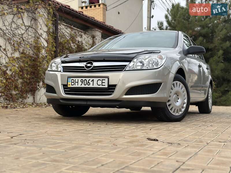 Хэтчбек Opel Astra 2008 в Одессе
