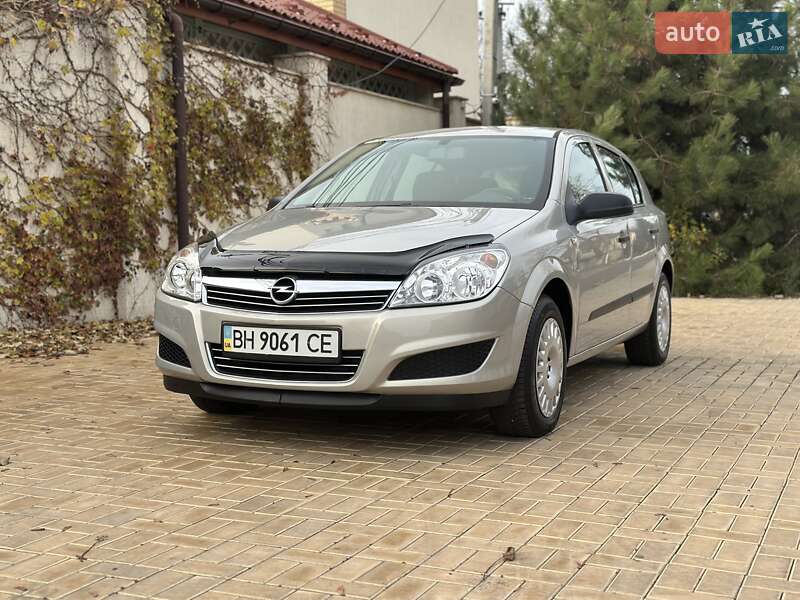 Хэтчбек Opel Astra 2008 в Одессе