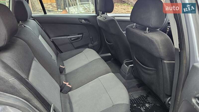 Універсал Opel Astra 2005 в Харкові