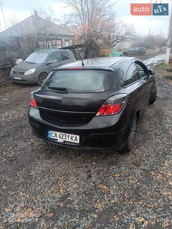 Хэтчбек Opel Astra 2006 в Чугуеве