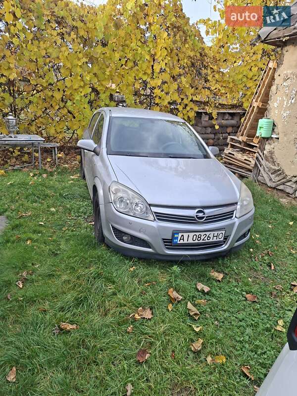 Хэтчбек Opel Astra 2007 в Ирпене