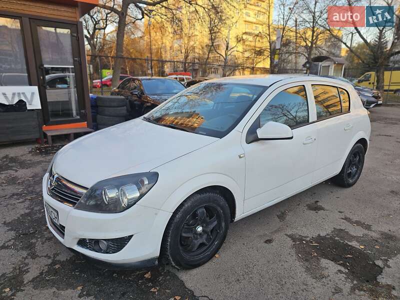 Хетчбек Opel Astra 2012 в Львові