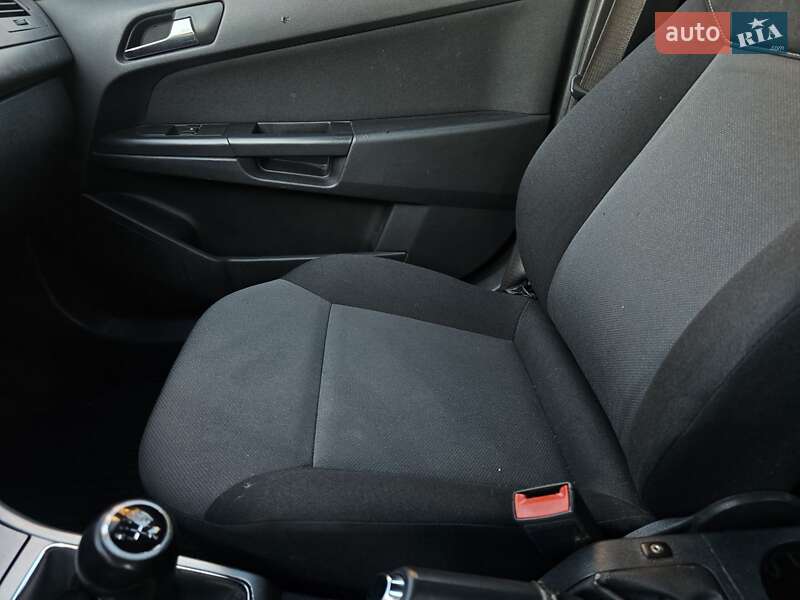 Хетчбек Opel Astra 2012 в Львові