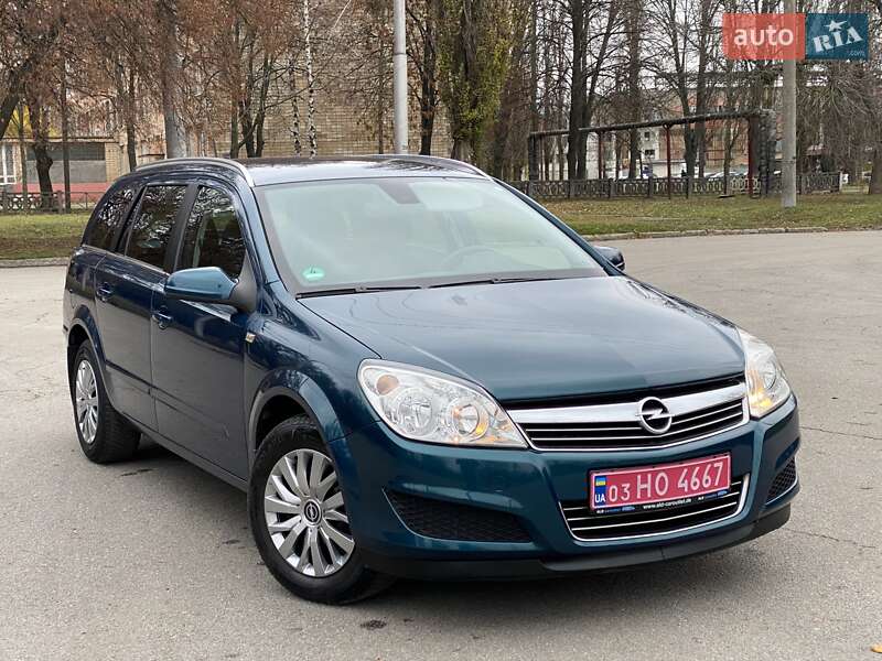 Универсал Opel Astra 2008 в Полтаве