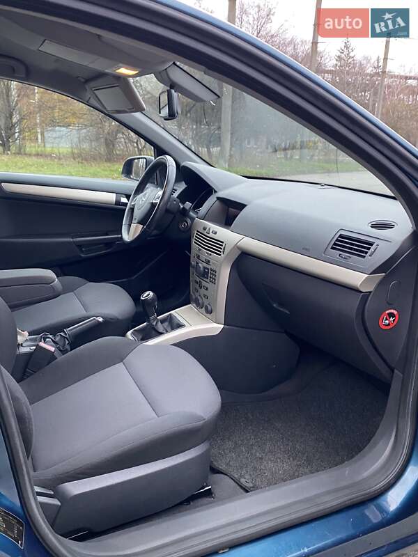 Универсал Opel Astra 2008 в Полтаве