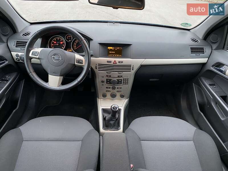 Универсал Opel Astra 2008 в Полтаве