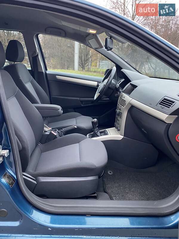 Универсал Opel Astra 2008 в Полтаве