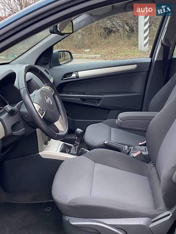 Универсал Opel Astra 2008 в Полтаве