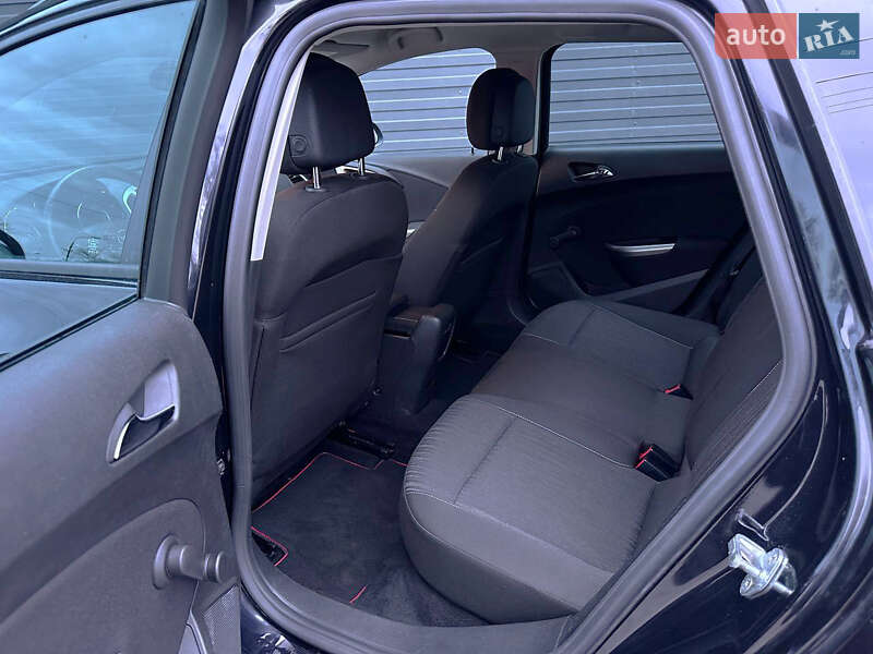 Универсал Opel Astra 2011 в Каменском