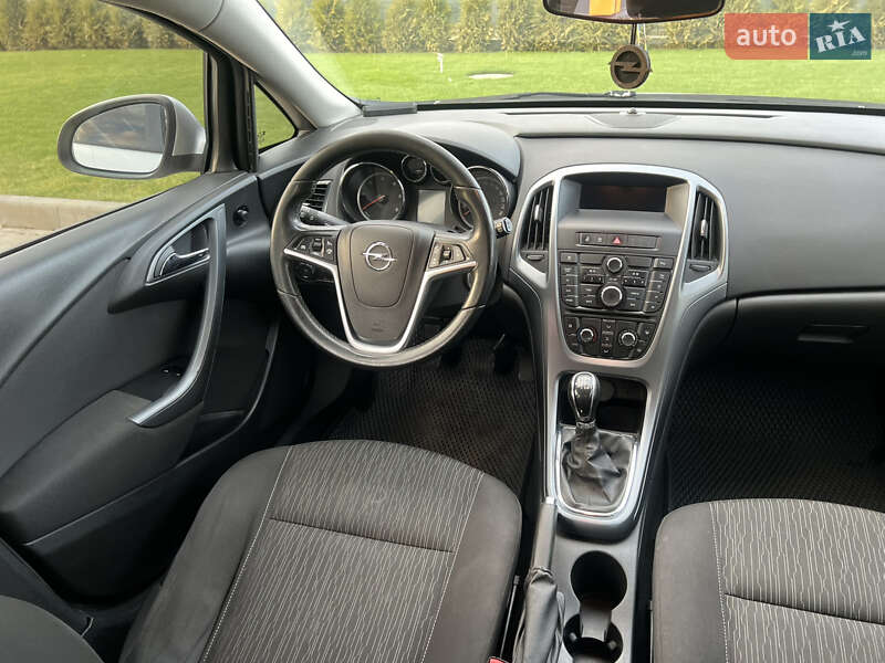 Универсал Opel Astra 2013 в Виннице