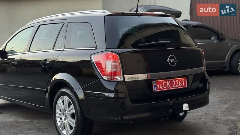 Універсал Opel Astra 2010 в Калуші