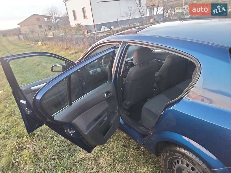 Хетчбек Opel Astra 2006 в Рівному
