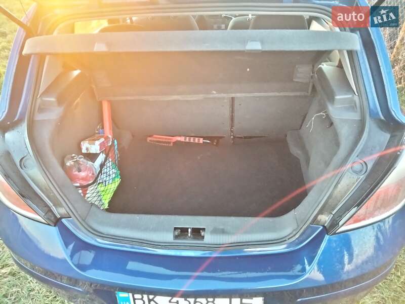 Хетчбек Opel Astra 2006 в Рівному
