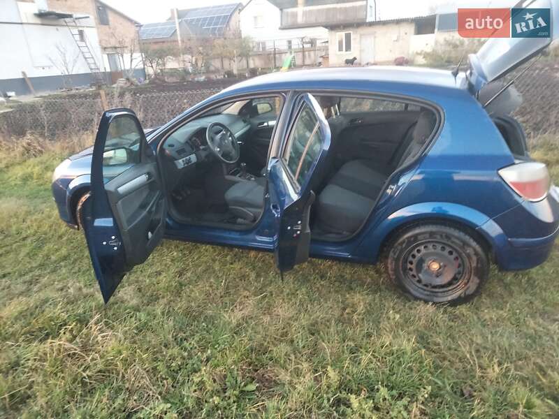 Хетчбек Opel Astra 2006 в Рівному