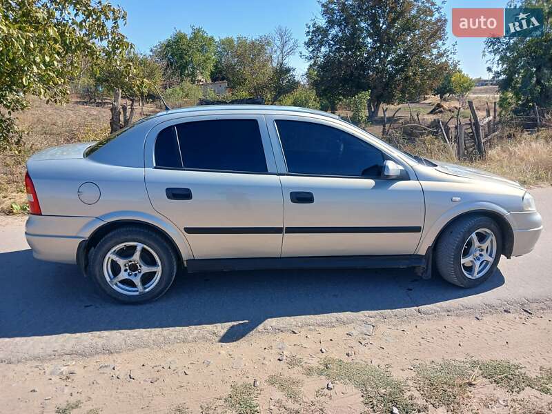Седан Opel Astra 2005 в Баштанке