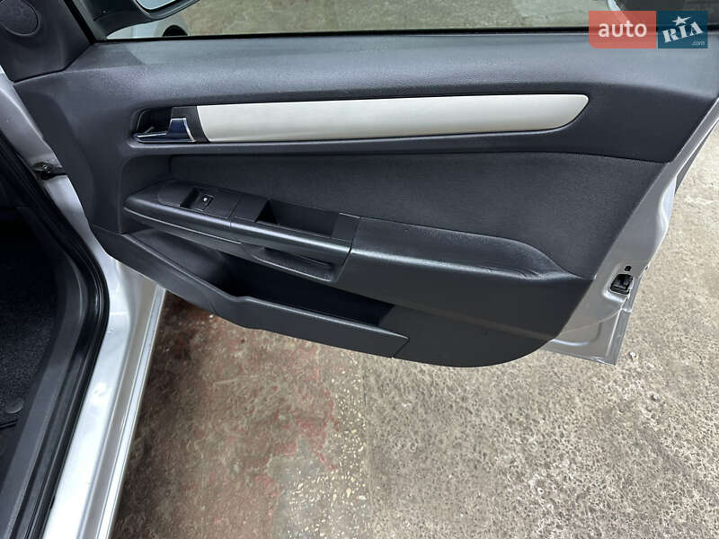 Універсал Opel Astra 2008 в Києві