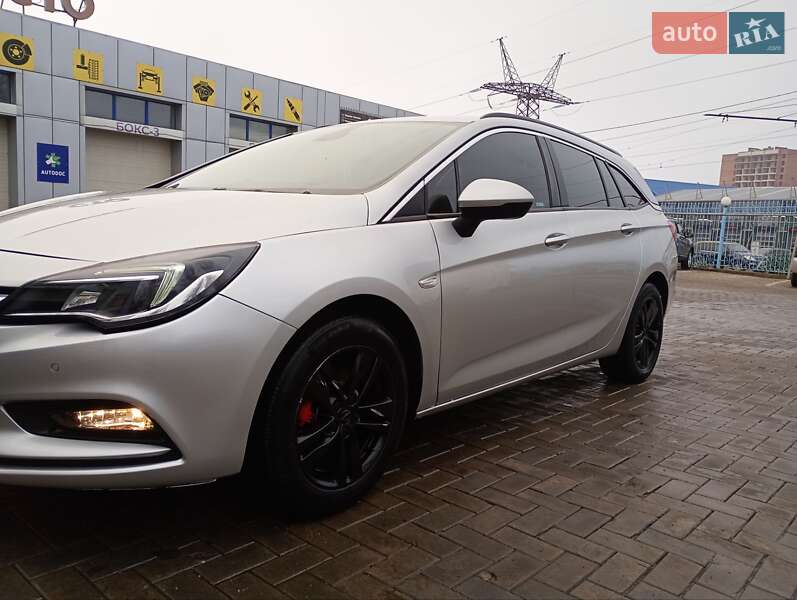 Универсал Opel Astra 2017 в Николаеве