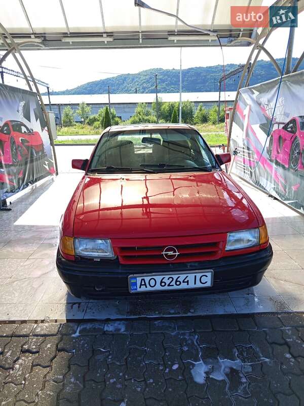 Хетчбек Opel Astra 1994 в Великому Березному