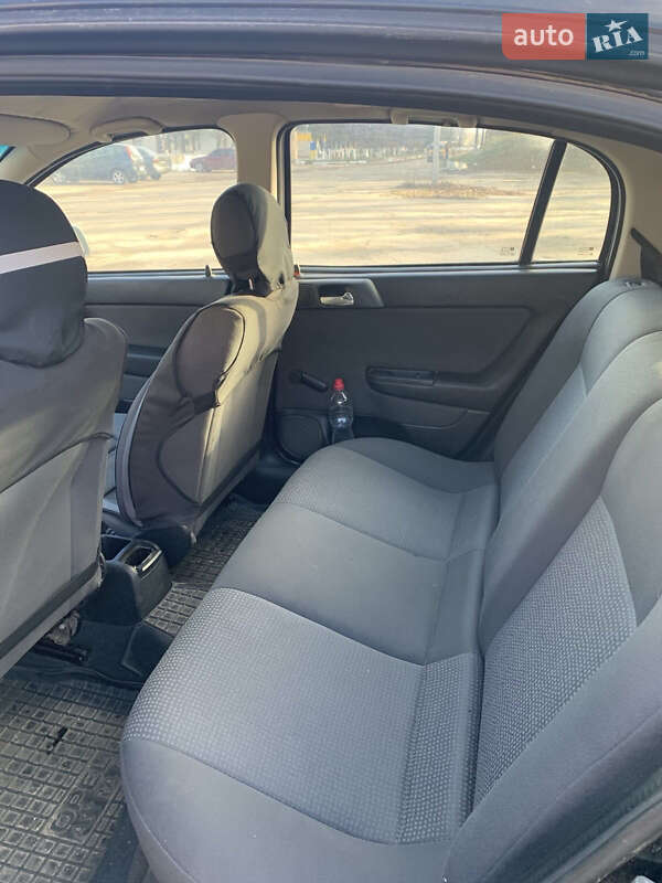 Седан Opel Astra 2006 в Гнівані