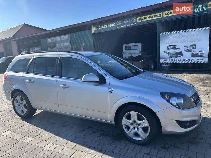 Універсал Opel Astra 2010 в Бродах