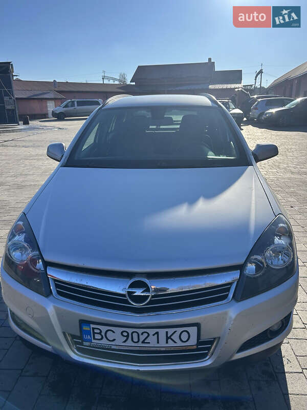 Універсал Opel Astra 2010 в Бродах