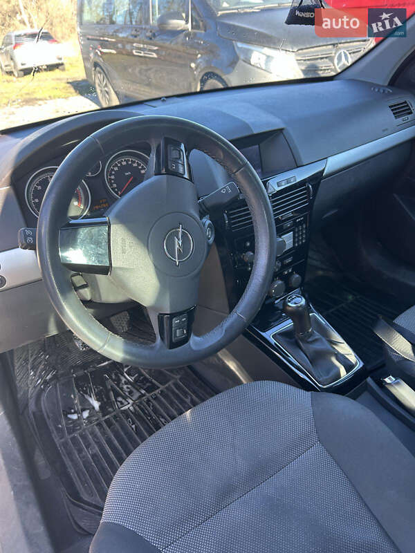 Універсал Opel Astra 2010 в Бродах