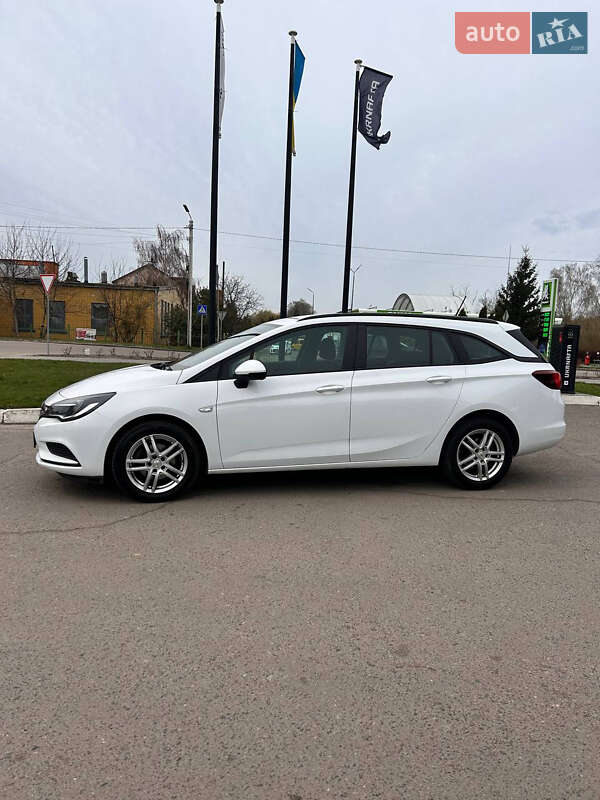 Універсал Opel Astra 2019 в Рівному