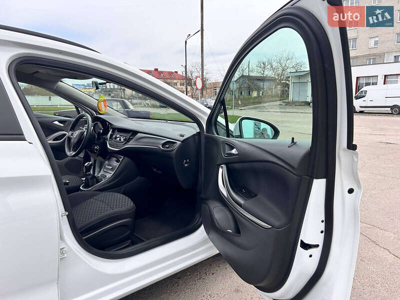 Універсал Opel Astra 2019 в Рівному