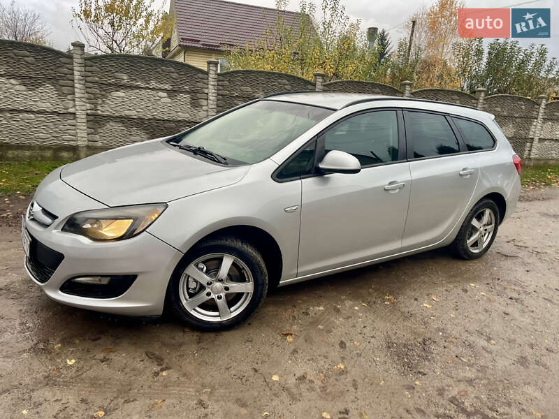 Універсал Opel Astra 2014 в Рівному