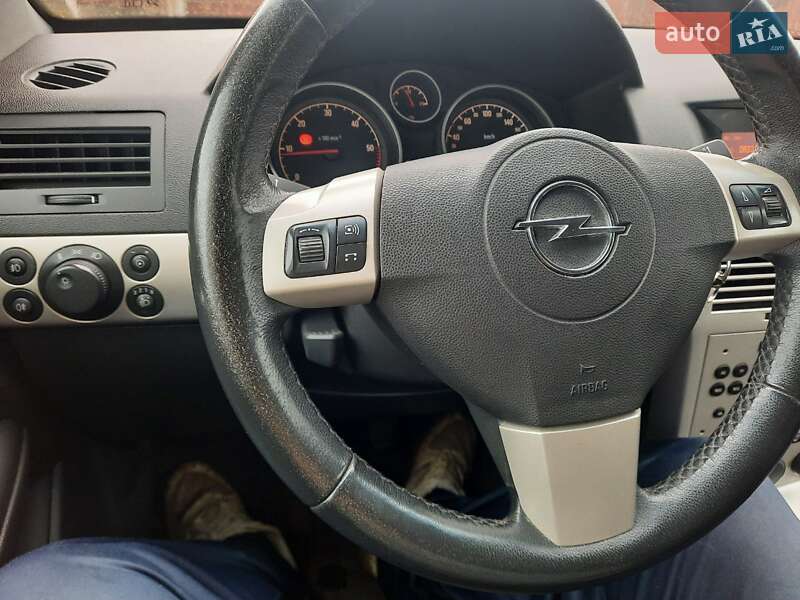 Универсал Opel Astra 2008 в Тысменице