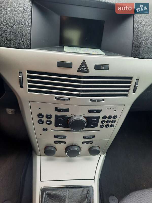 Универсал Opel Astra 2008 в Тысменице