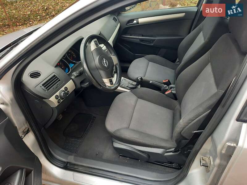 Универсал Opel Astra 2008 в Тысменице